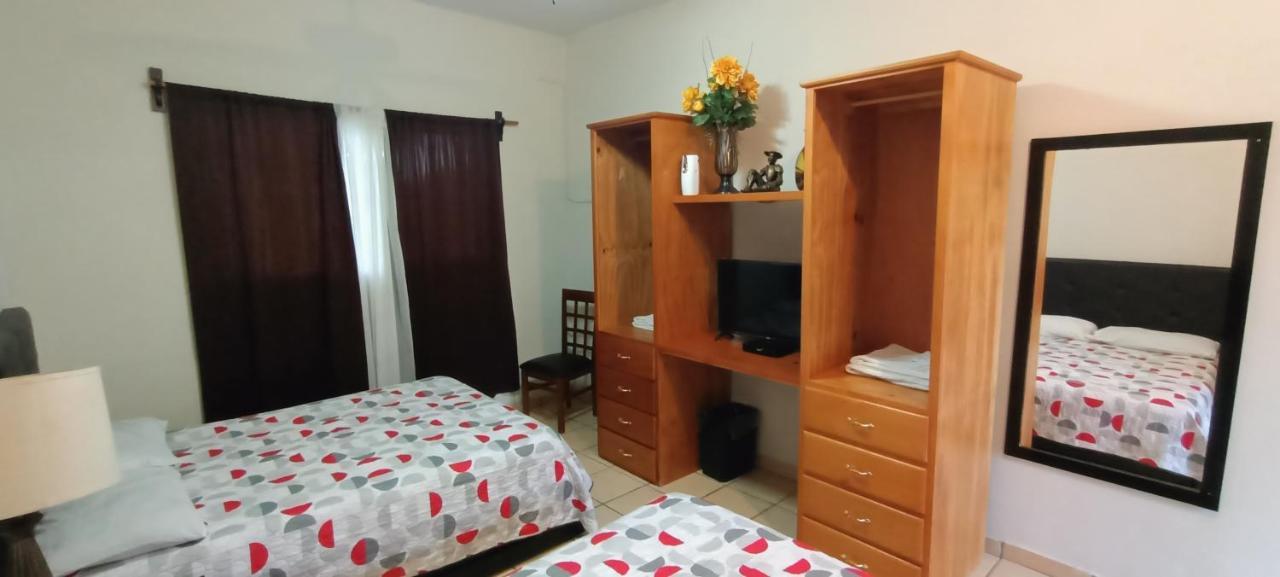 Hotel La Estancia Rio Verde Luaran gambar