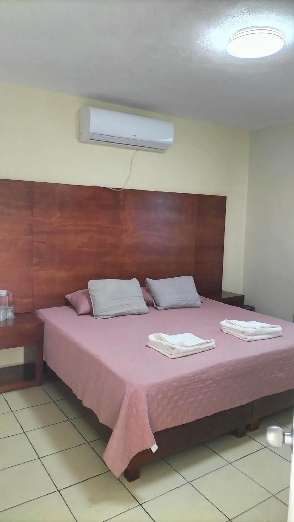 Hotel La Estancia Rio Verde Luaran gambar